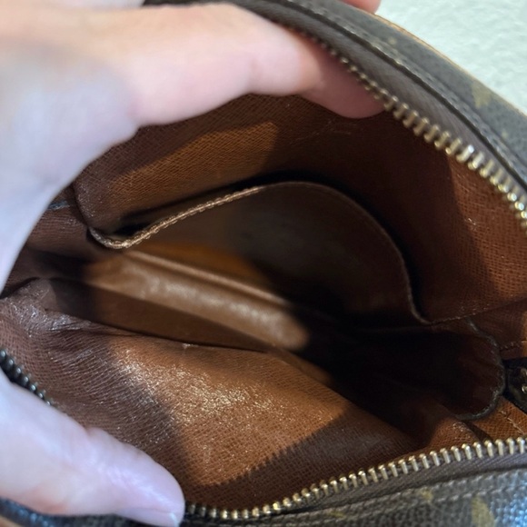 Louis Vuitton Amazon Brown
Monogram Crossbody Bag - Picture 10 of 11